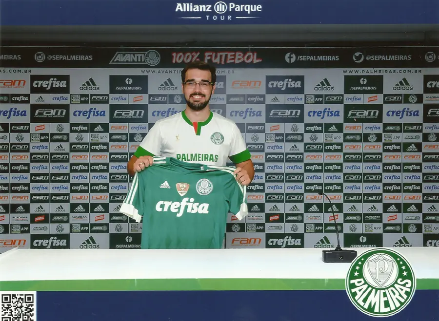 Lucas no Allianz Parque com a camisa do Palmeiras